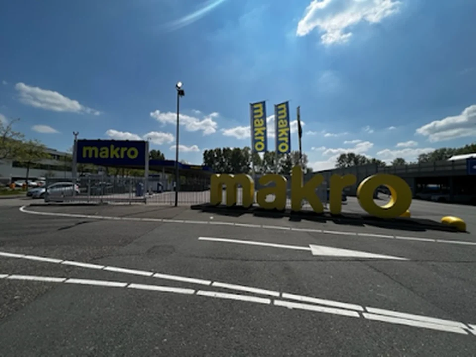 Makro Tankstation Delft, Rotterdam
