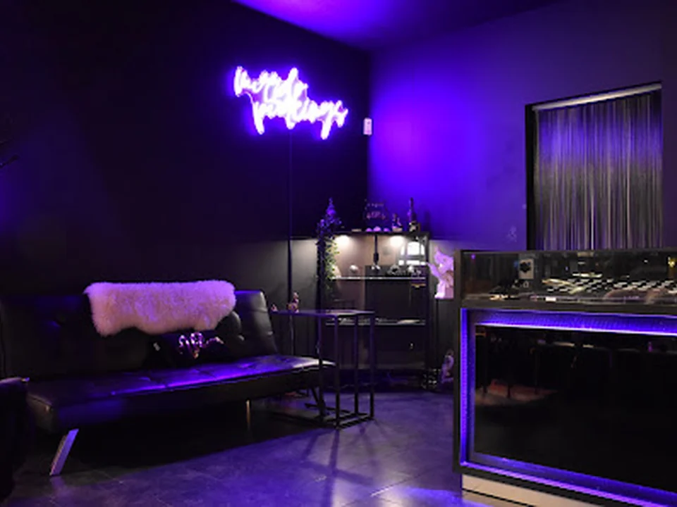 MIRRDO. PIERCINGS, Rotterdam