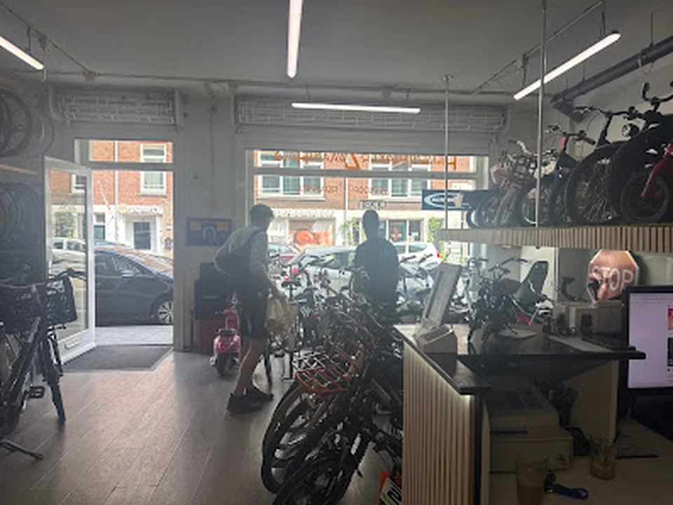 Fietsenmaker Zwaanshals, Rotterdam