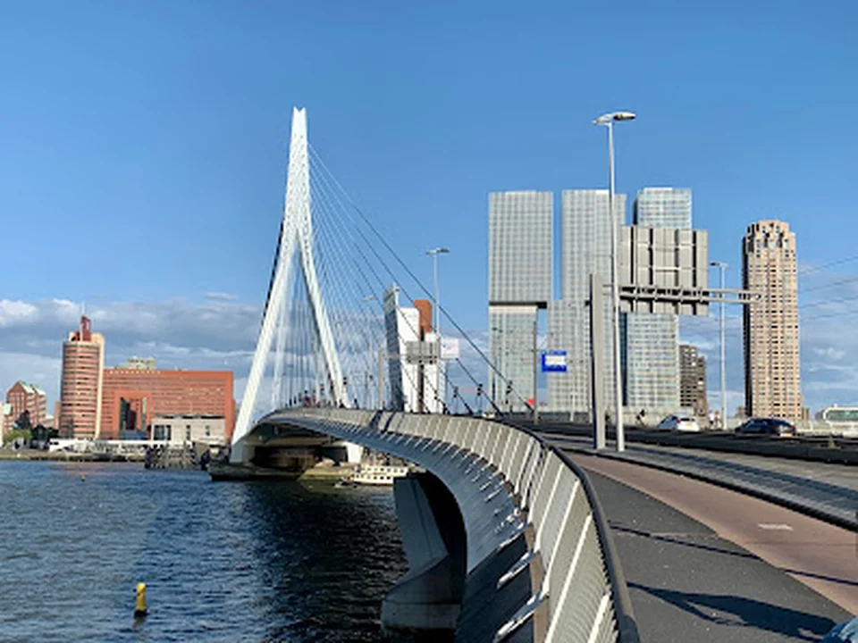 Uitzicht op Erasmusbrug, Rotterdam