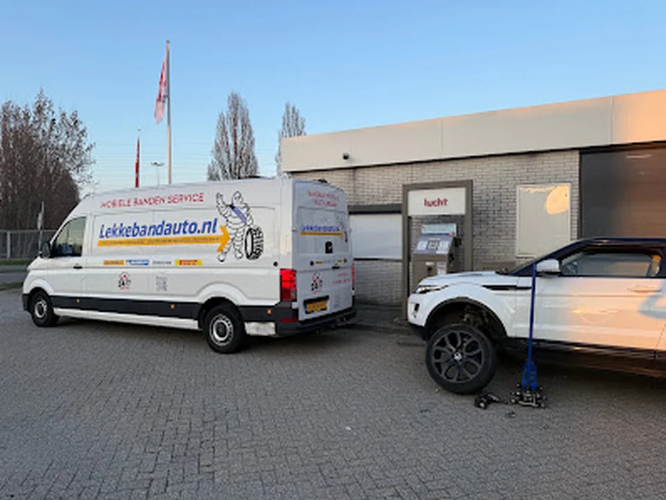 Banden Wereld 24/7 Bandenservice op locatie | Lekke Band Vervangen Op Locatie | Truck Tire Service | Flat Tire Service, Rotterdam