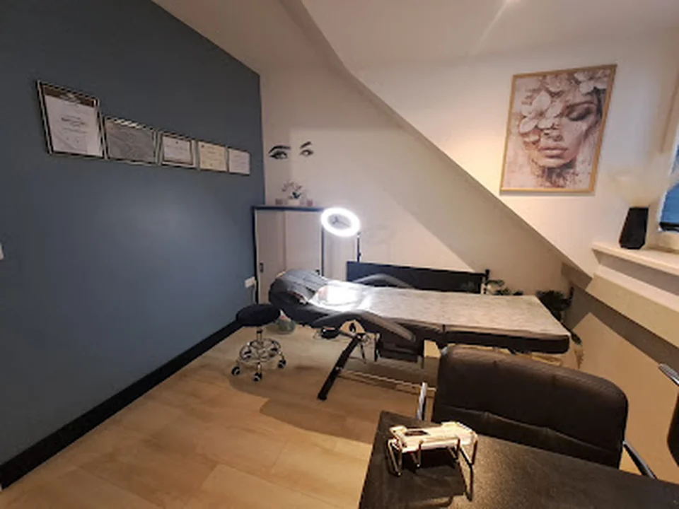 Yash brow & wax Studio, Rotterdam